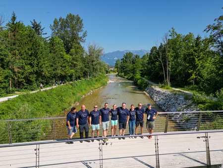 Pot ob reki, ki povezuje (24)